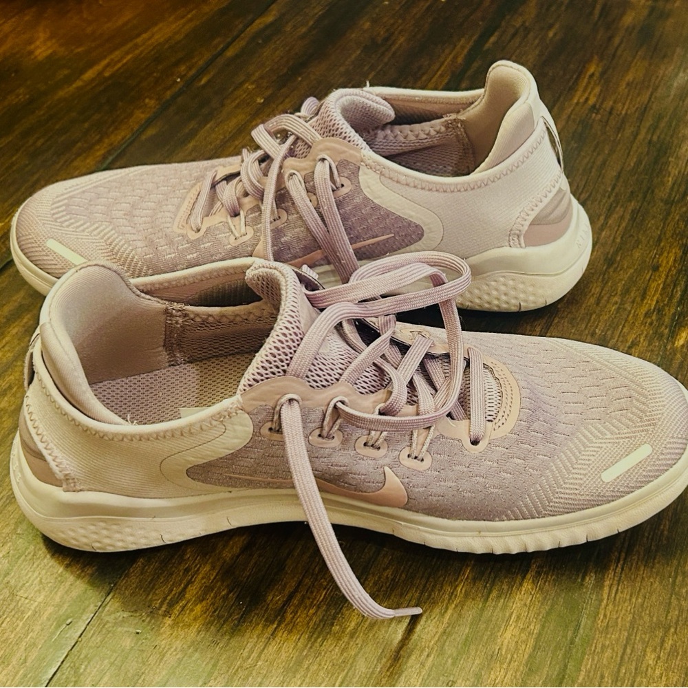 Women's Nike Free Run in Elemental Rose/Gunsmoke (worn once) - Picture 4 of 10